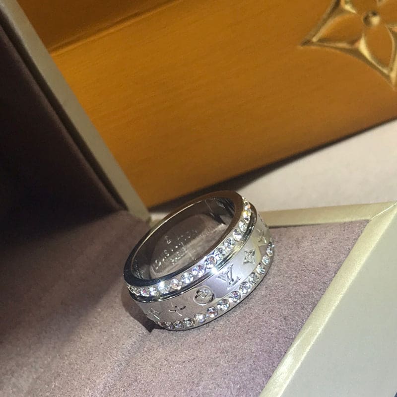 18K Louis Vuitton Catch Ring
