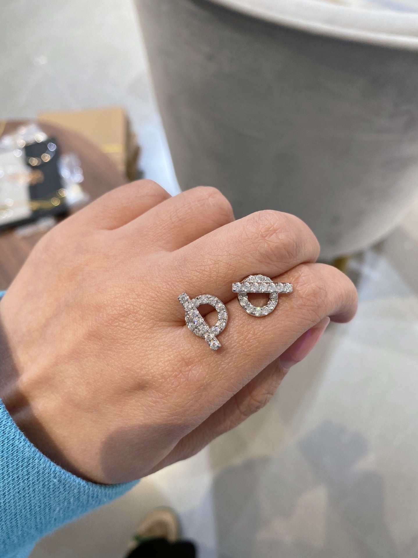 18K Finesse Diamond Stud Hermes Earrings