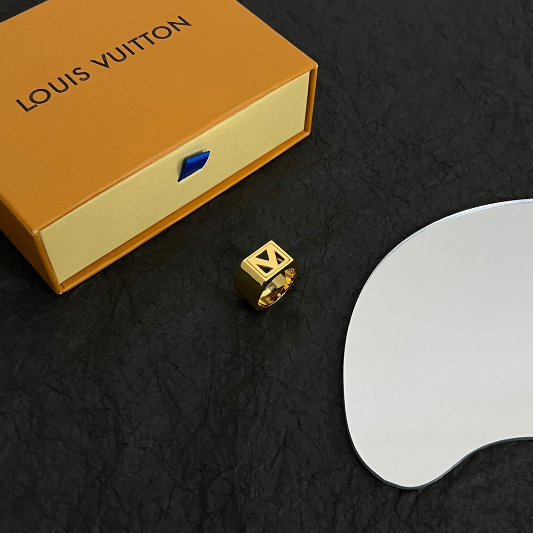 18K Louis Vuitton Vintage Ring