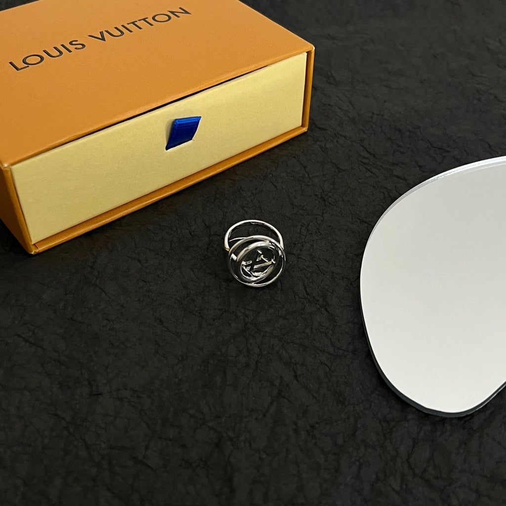 18K Louis Vuitton Stellar Ring