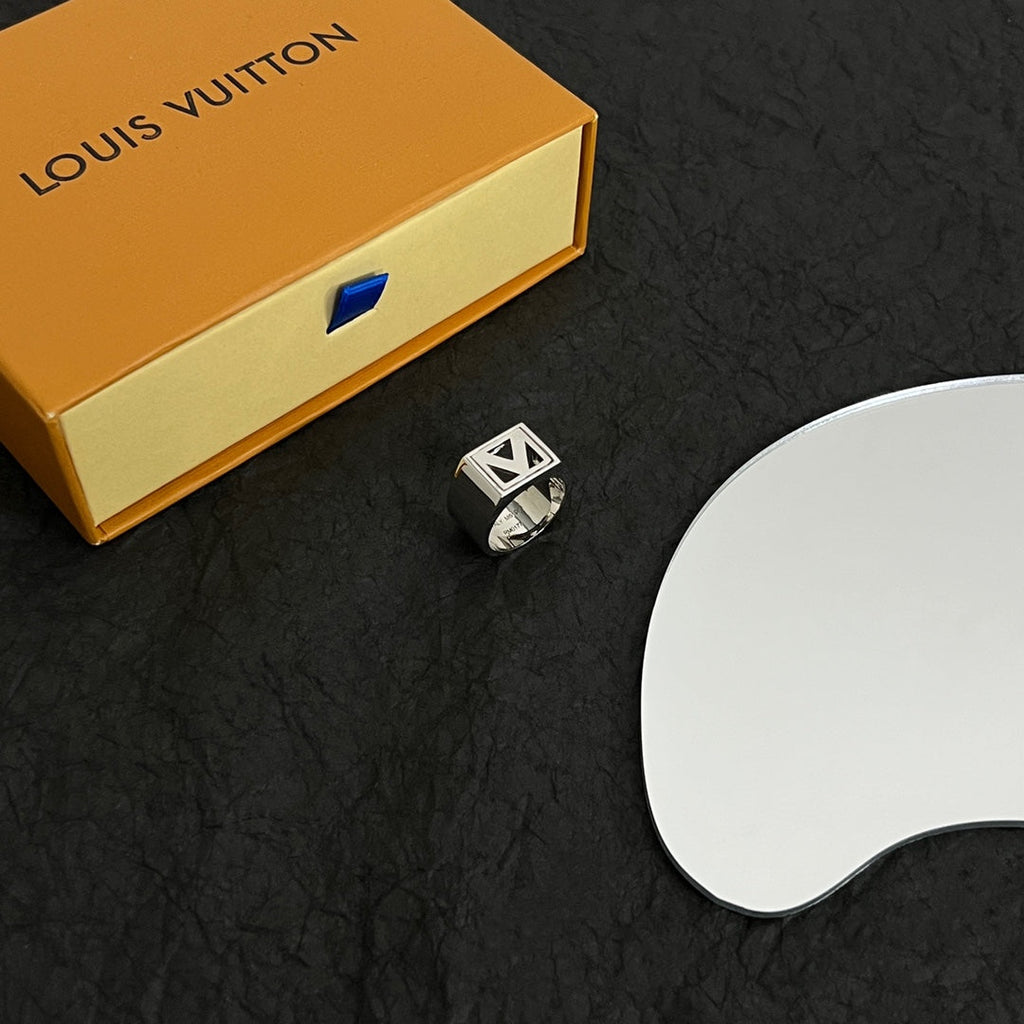 18K Louis Vuitton Vintage Ring