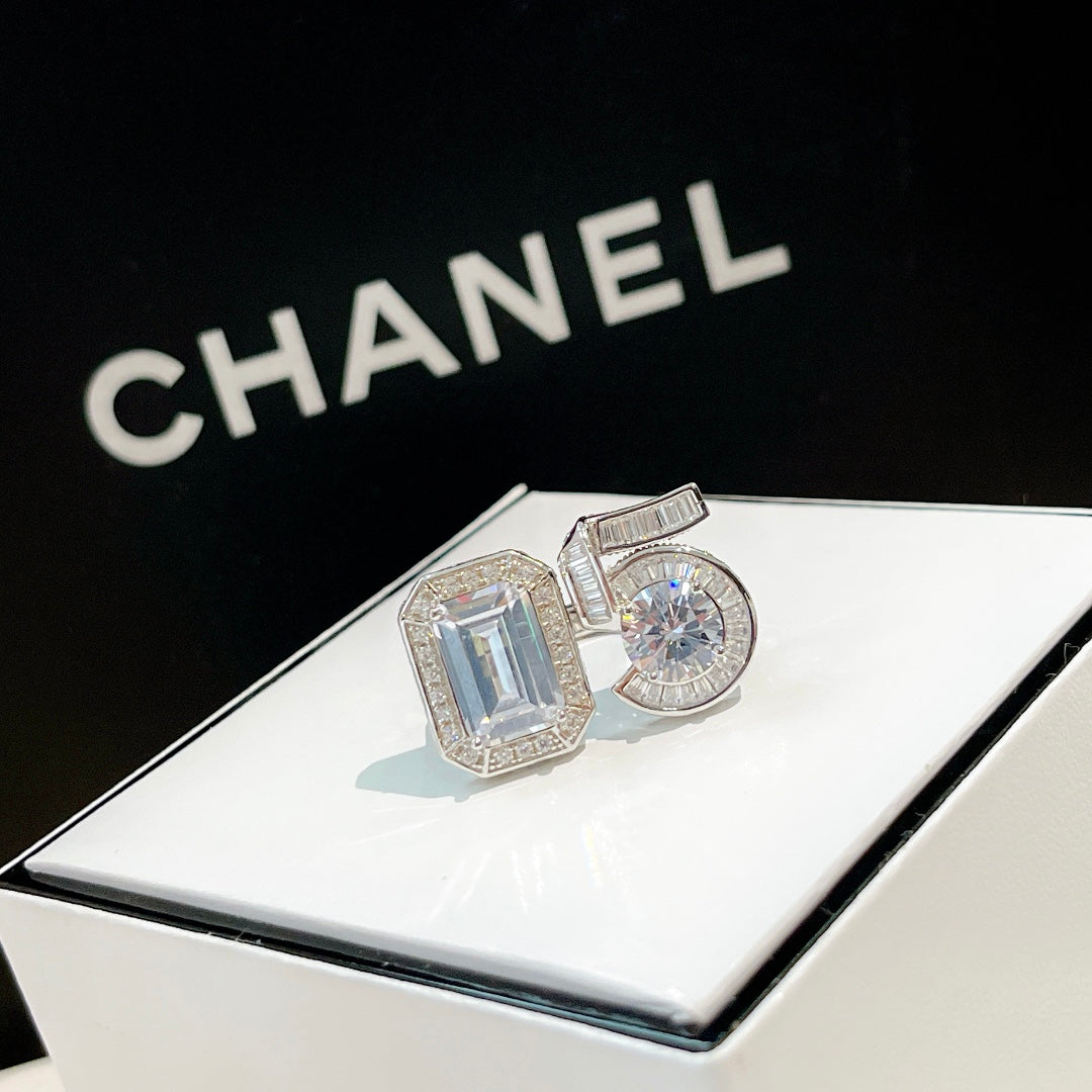 18K  Chanel No.5 Diamonds Ring