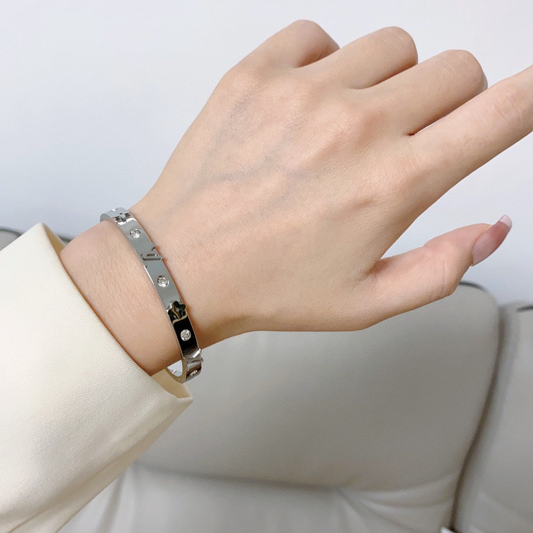 18K Louis Vuitton Diamonds Bracelet