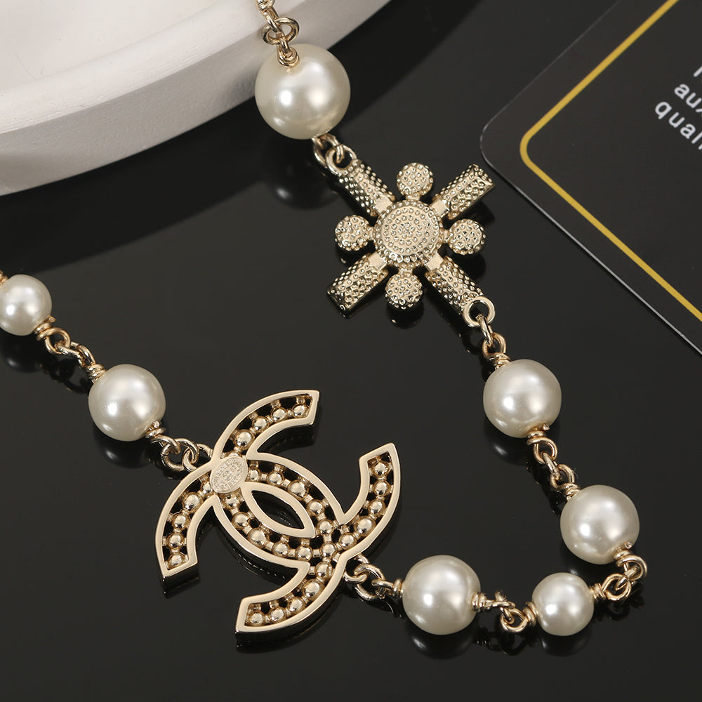 18K  Chanel Flower Pearls Necklace