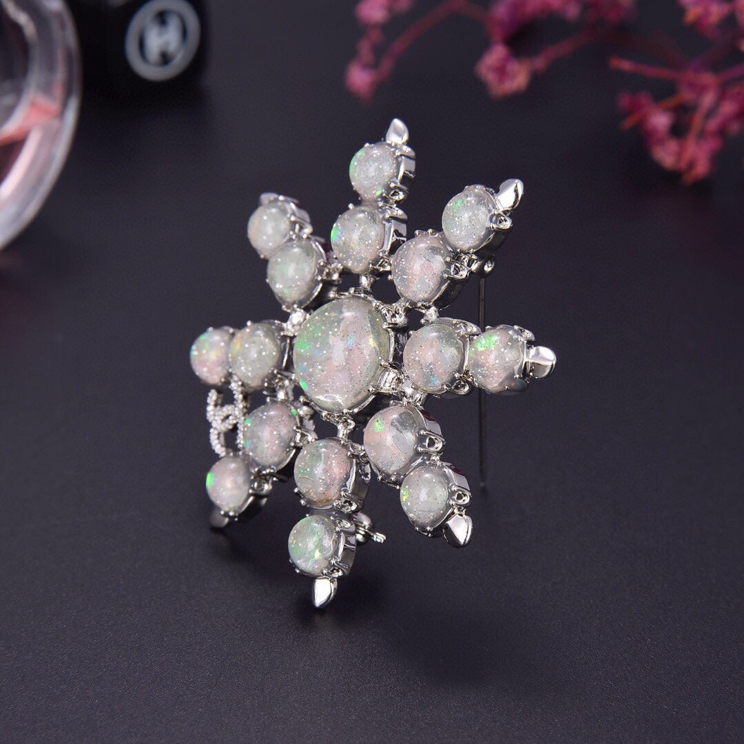 18K  Chanel Flower Crystals Brooch