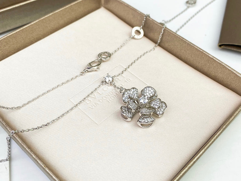 18K BVLGARI DIVAS' DREAM Necklace
