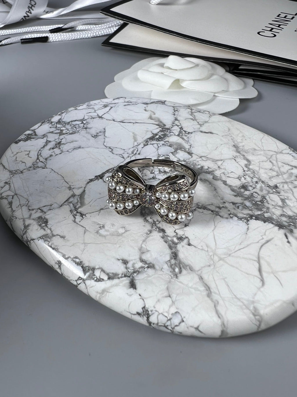 18K  Chanel Bow Tie Pearls Ring