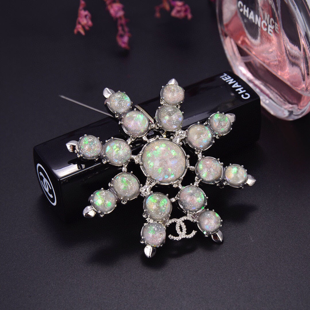 18K  Chanel Flower Crystals Brooch