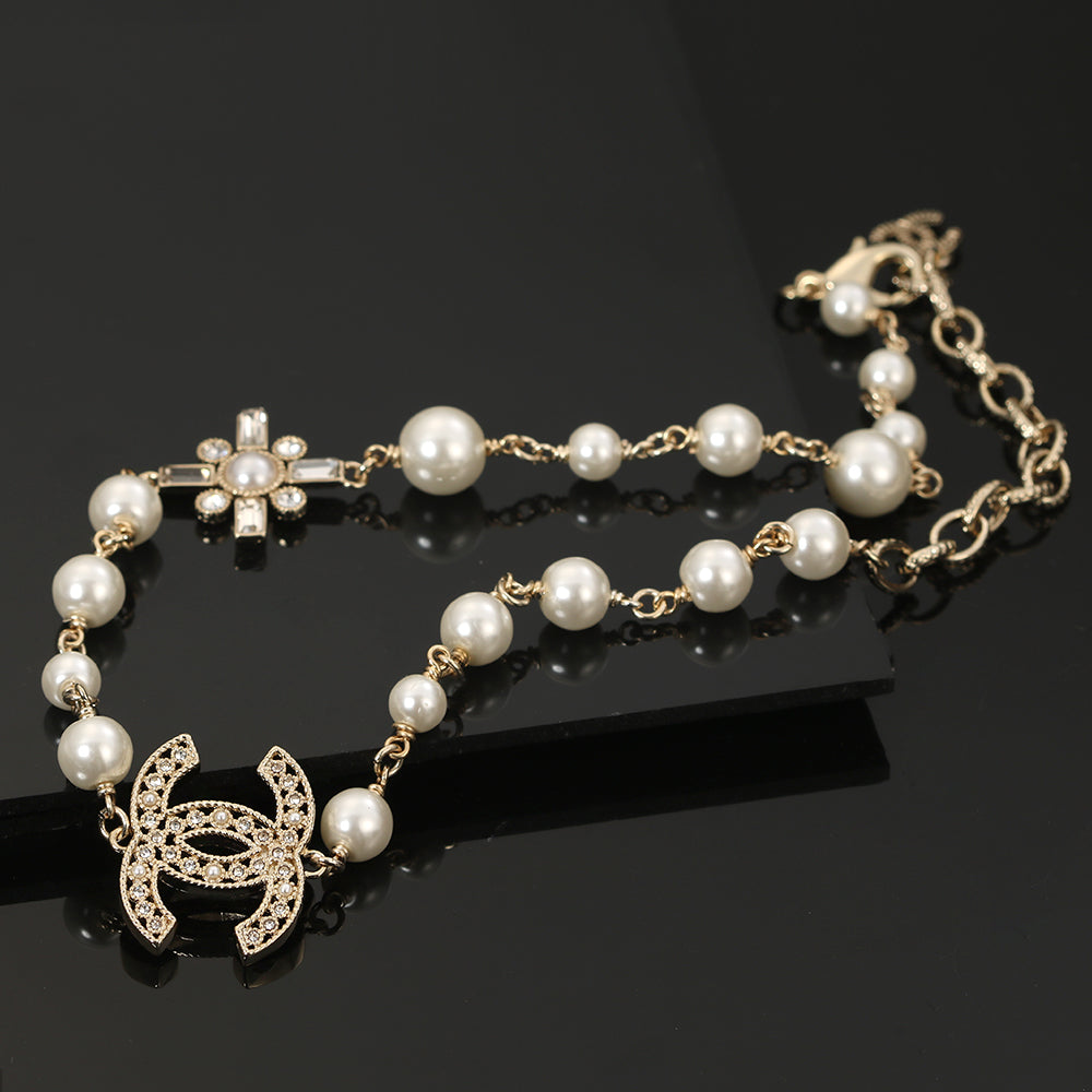 18K  Chanel Flower Pearls Necklace