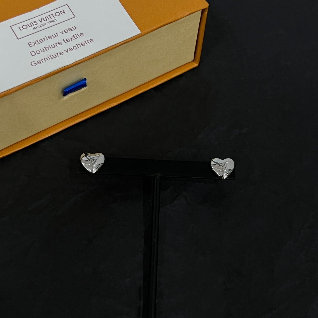 18K Louis Vuitton Heart Earrings