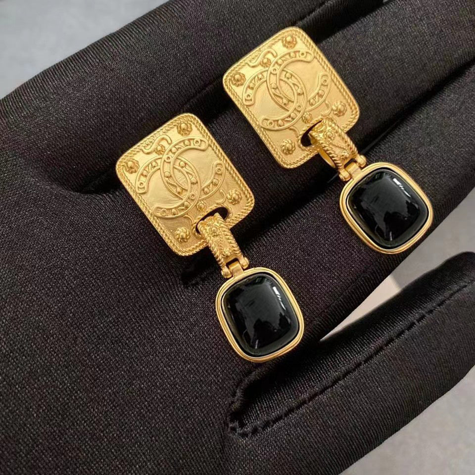 18K  Chanel Black Pearl Earrings