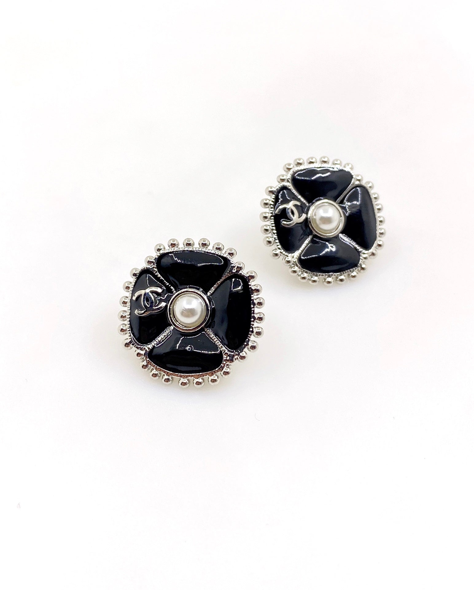 18k  Chanel Black Pearl Clover Earrings