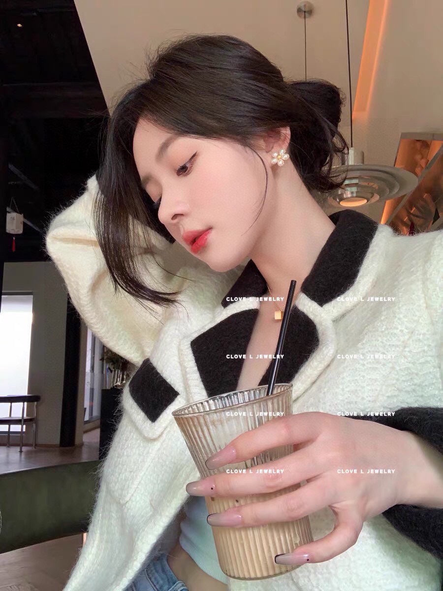 18K Celine Flower Pearls Earrings