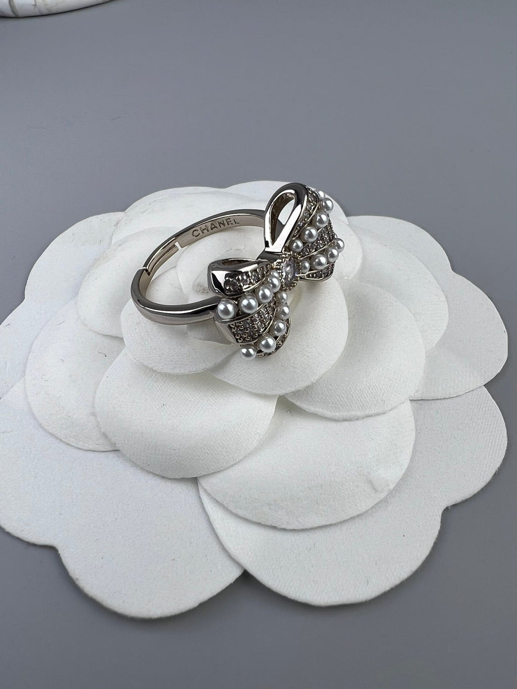 18K  Chanel Bow Tie Pearls Ring