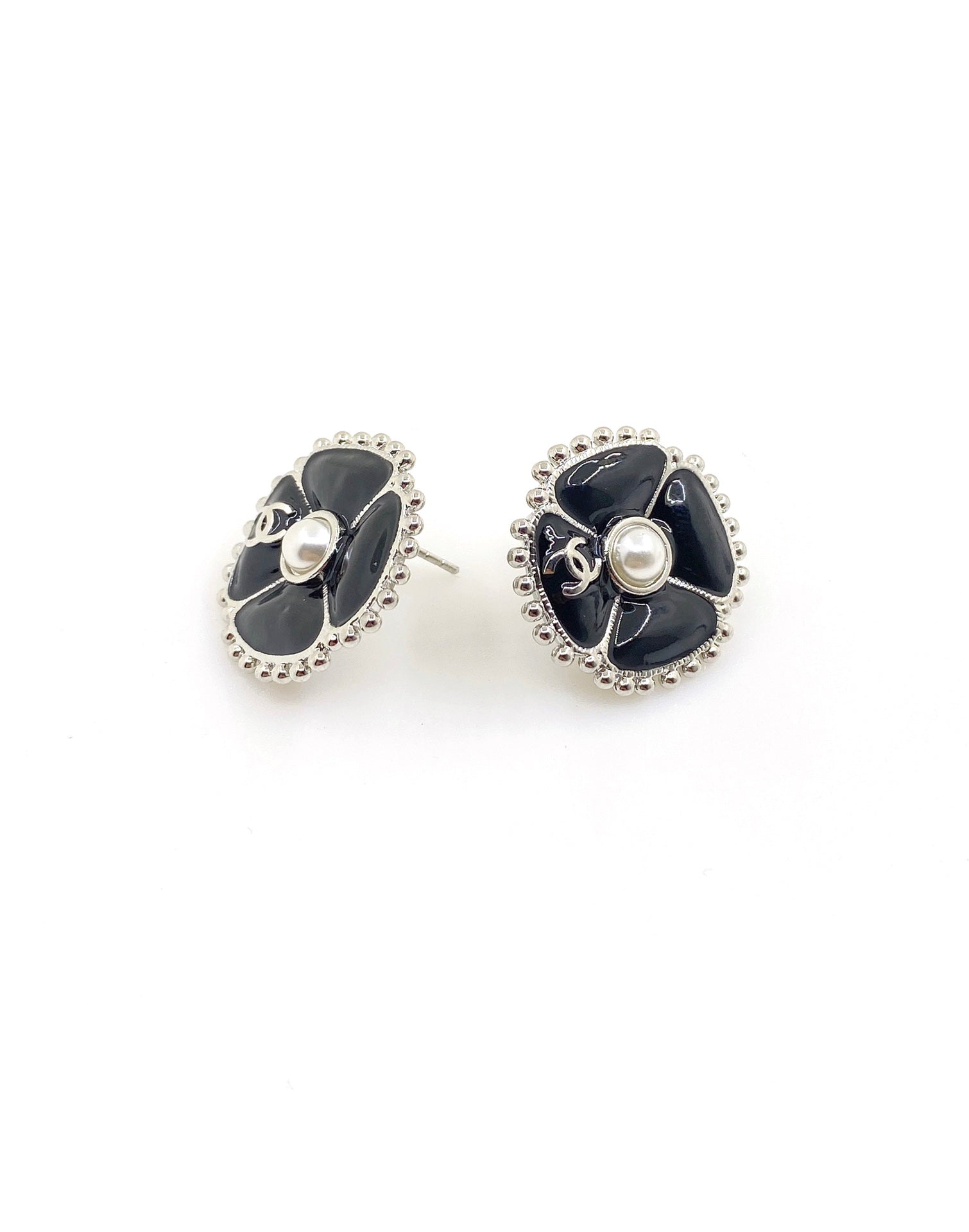 18k  Chanel Black Pearl Clover Earrings