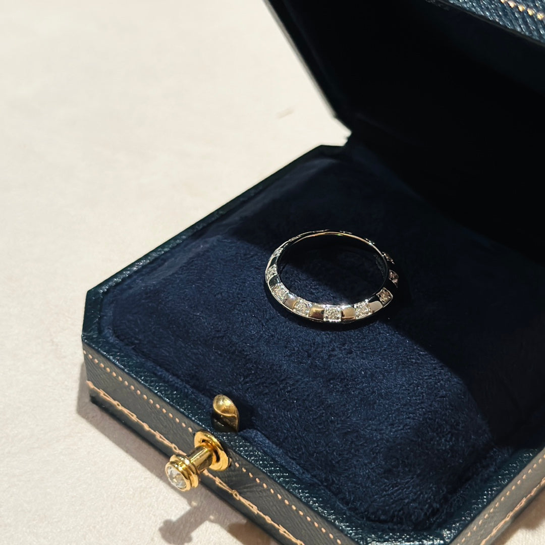 18K Louis Vuitton Damier Diamonds Ring