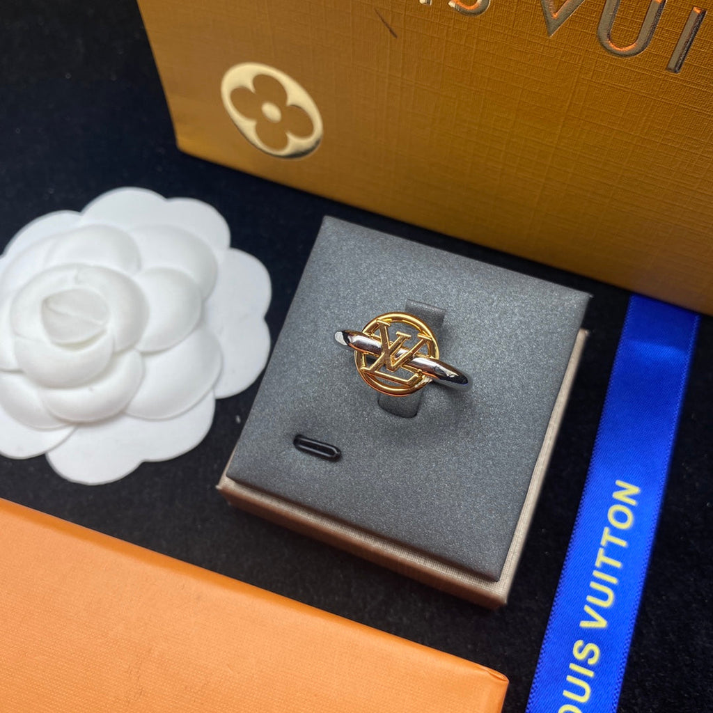 18K Louis Vuitton Vintage Ring