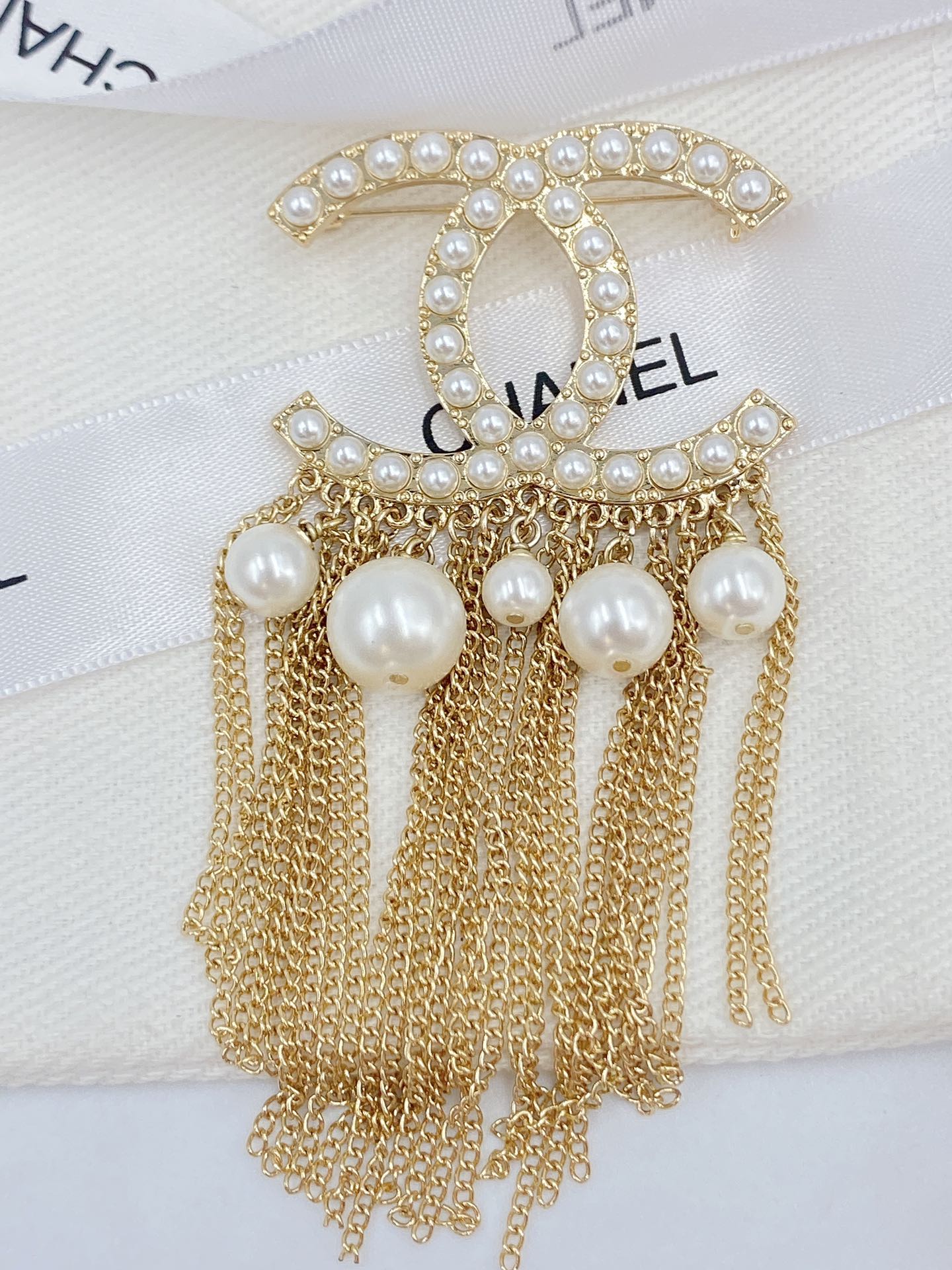 18K  Chanel Pearl Tassel Brooch