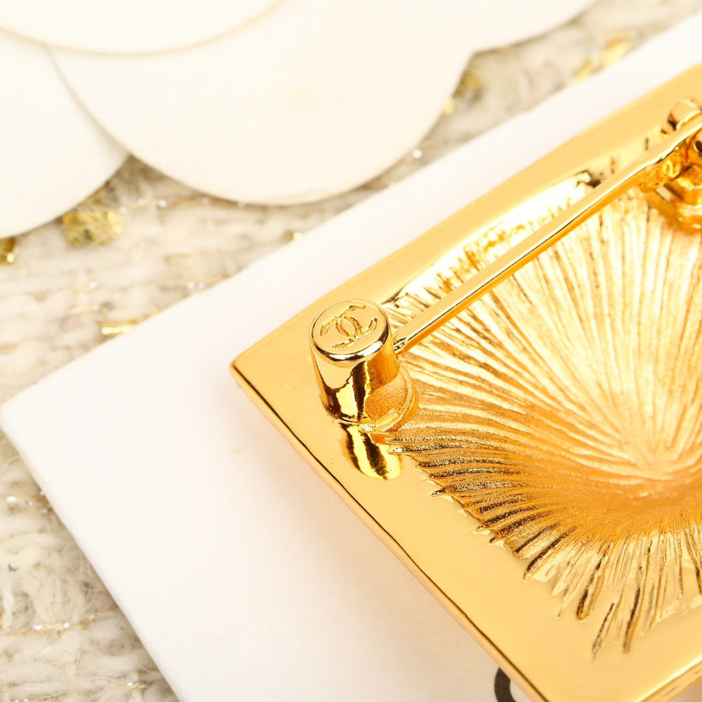 18K  Chanel Tiger Brooch