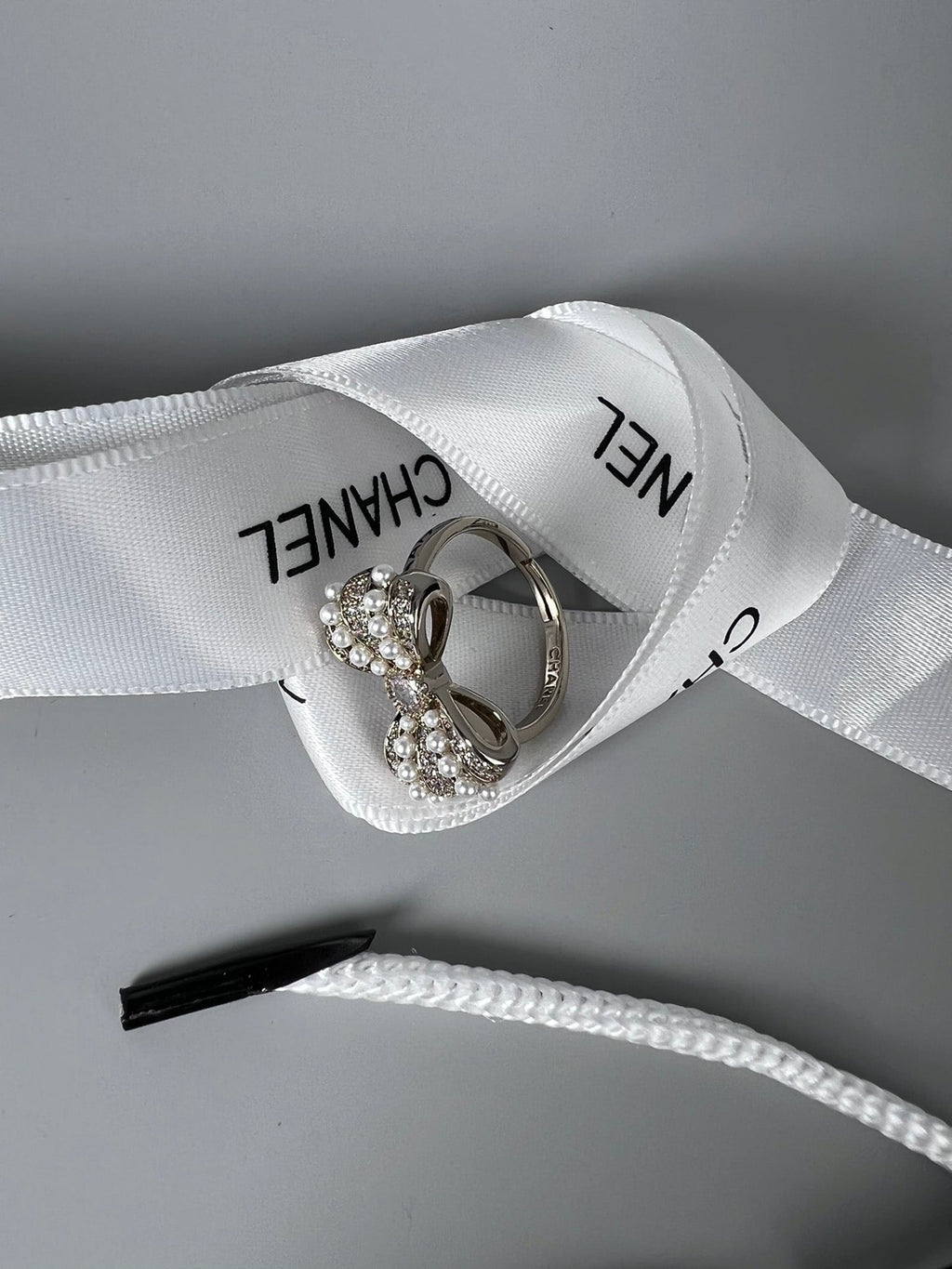 18K  Chanel Bow Tie Pearls Ring