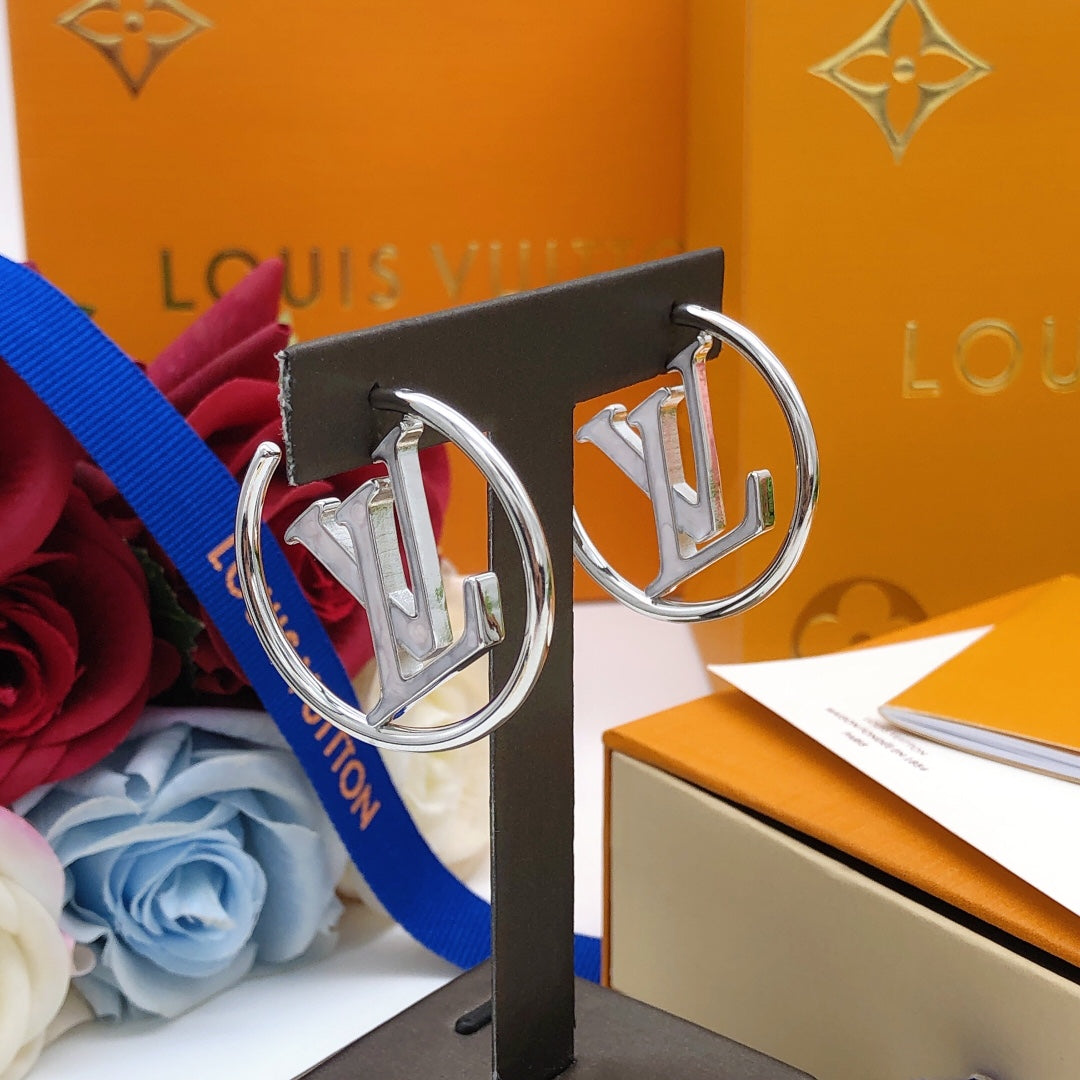 18K Louis Vuitton Louise Hoop Pearls Earrings