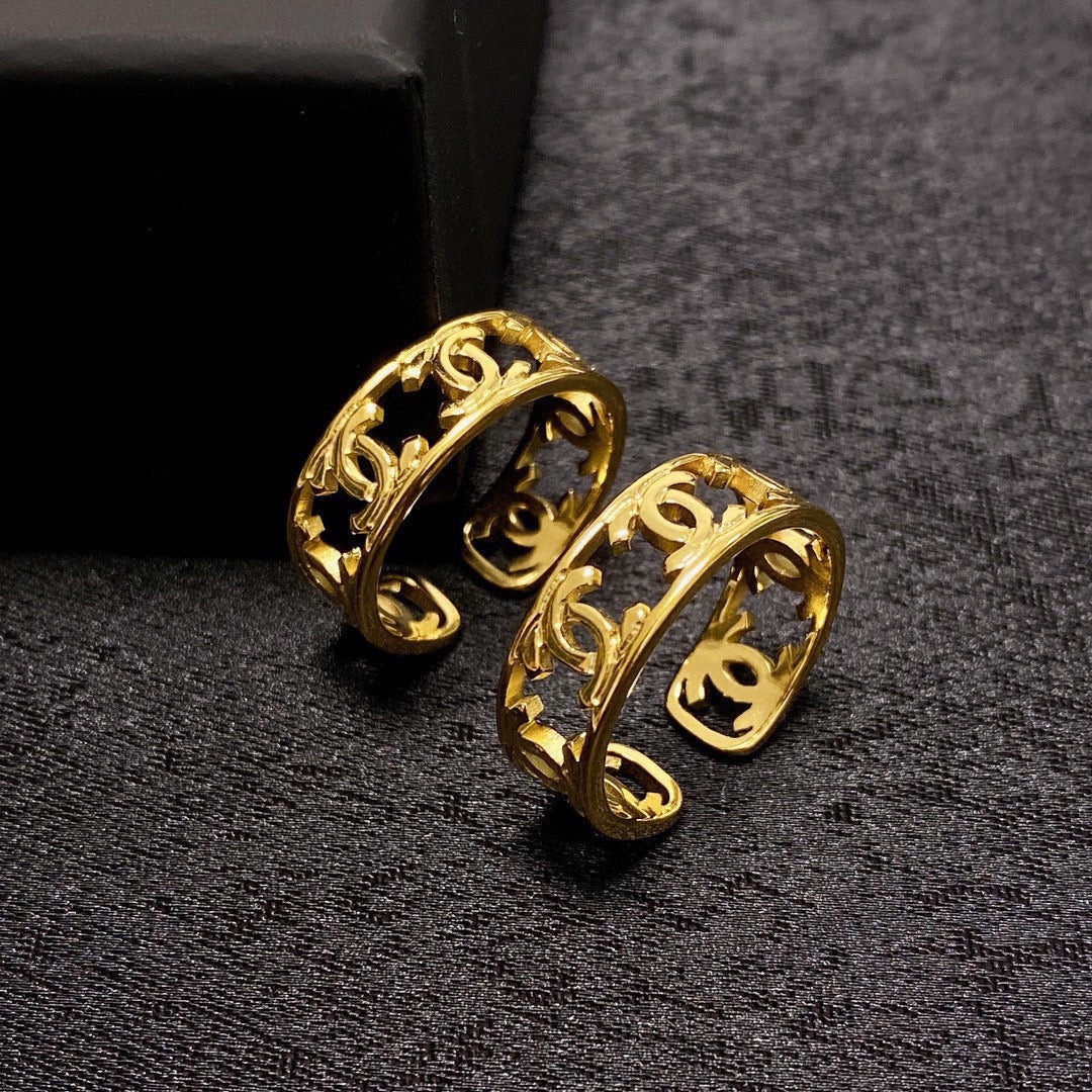 18K  Chanel Vintage Openwork Ring