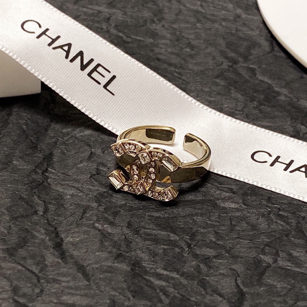 18K  Chanel Crystals Ring