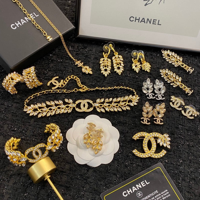 18K  Chanel Flower Crystal Necklace