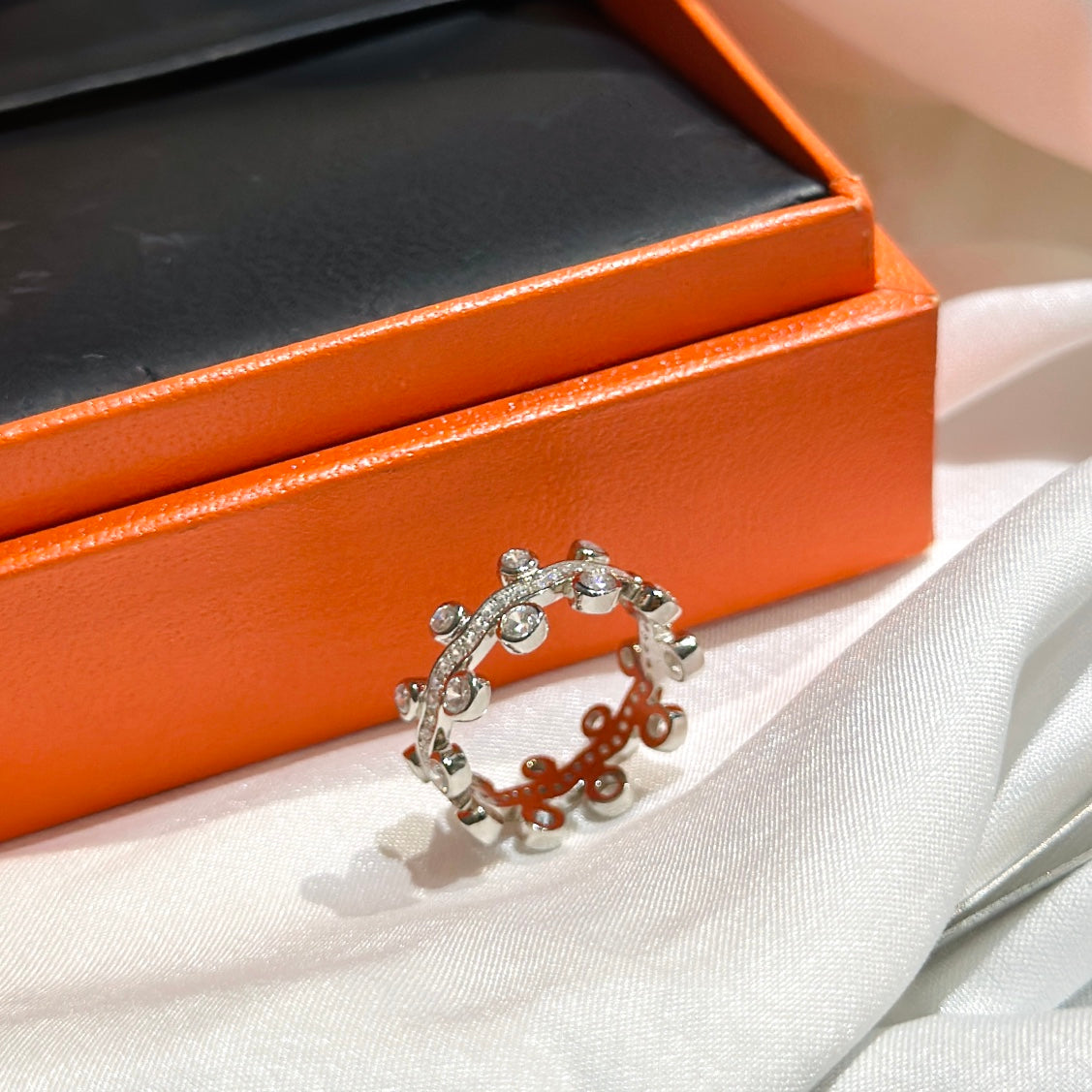 18K Vine Flower Dewdrops Diamond Hermes Ring